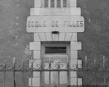 Façade de l` Ancienne école de Filles Bouresse