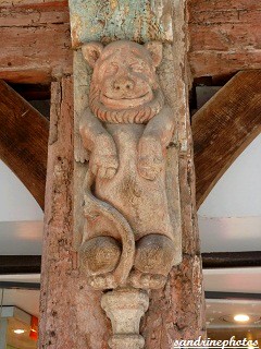 Anciennes maisons à pans de bois, Sculptures on beams Old medieval half-timbered houses Vannes Morbihan Bretagne