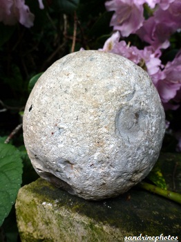 Boulet de canon en silex trouvé à la Miettrie en 1978 Bouresse Poitou-Charentes