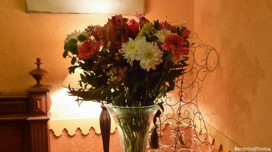 Bouquet de fleurs et buste aux volutes de fer, Esprit déco, maison, intérieur, SandrinePhotos