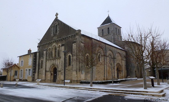 Bouresse sous la neige, Place de l`église Notre Dame, Bouresse under the snow, Wintertime, 25 février 2013 Poitou-Charentes