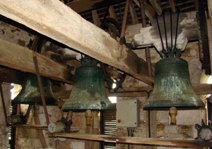 Clocher, les trois cloches de l`église de Bouresse 28.03.2008 