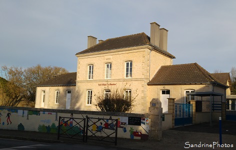 Ecole maternelle et primaire de Bouresse après travaux 2016, frise peinture murale, Les Baumières 2016 (10)