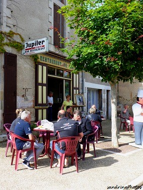 Fête du village Bouresse Dimanche 24 juin 2012 Devant le Bar-Restaurant du Centre de Philippe et Fabienne Debiais