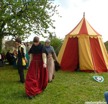 Fête médiévale au château de Gençay avec l`association Nouaillé 1356 29 avril 2012 