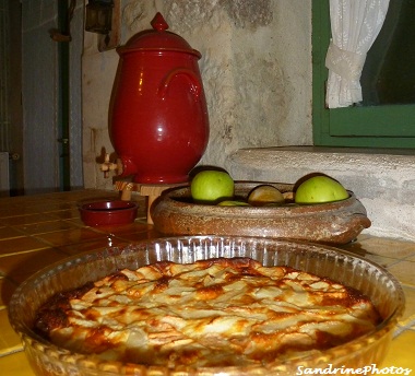 Grimolle pommes-poires septembre 2012-French Pictavian pastry cake, large flat pancake with apples or pears-Bouresse-Poitou-Charentes(7)