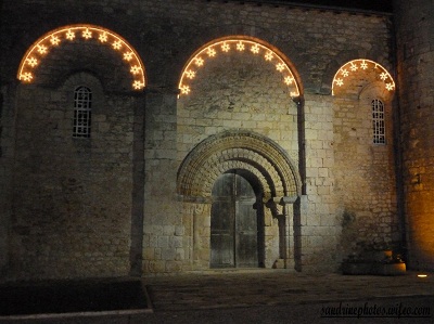 Illuminations de la place de l`église de Bouresse 2011-2012 
