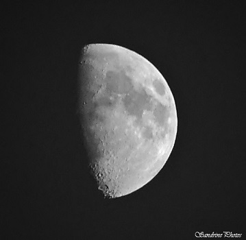 La Lune dans un ciel noir - The Moon in a dark sky - Bouresse, Poitou-Charentes