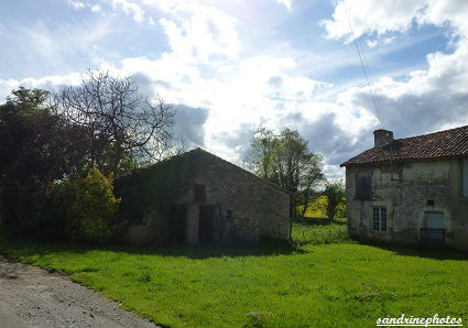 le Poiroux Bâtiments les plus anciens du lieu-dit Bouresse Poitou-Charentes (2)