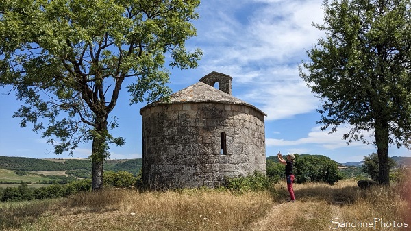 Paysages, Rougier de Camarès, au départ de Gissac, Chapelle (372)