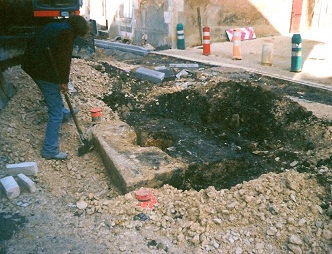 Puits gallo-romain trouvé au centre de la Grand`Rue à Bouresse, lors de travaux de voirie en septembre 2004