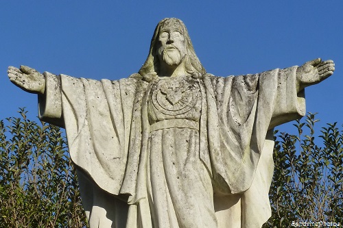 Statue du Sacré-Coeur, Route de Persac, Rue de la Résistance, Route de Lussac-Les-Châteaux, Yvon Bouchet, sculpteur Chauvigny, 1997, Bouresse, Poitou-Charentes (6)