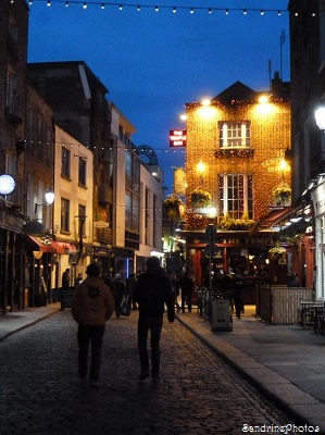 Streets of Dublin by night, Irish pubs and restaurants, Irlande 2014