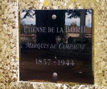 Tombe du Marquis de Campagne, De la Borie Etienne, Sépulture, Cimetière de Bouresse, Poitou-Charentes 86, SandrinePhotos Esprit Nature, Novembre 2015 (116)