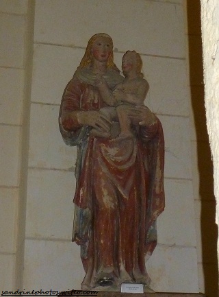vierge à l`enfant XVIIème église Notre dame de bouresse